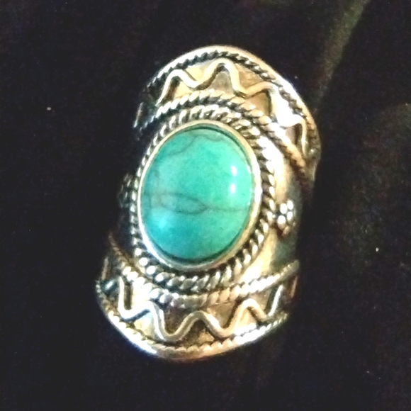 💲💸$10 Bohemian Vintage Western Wide Band Ring Inlaid Turquoise Band Carving - Picture 3 of 4